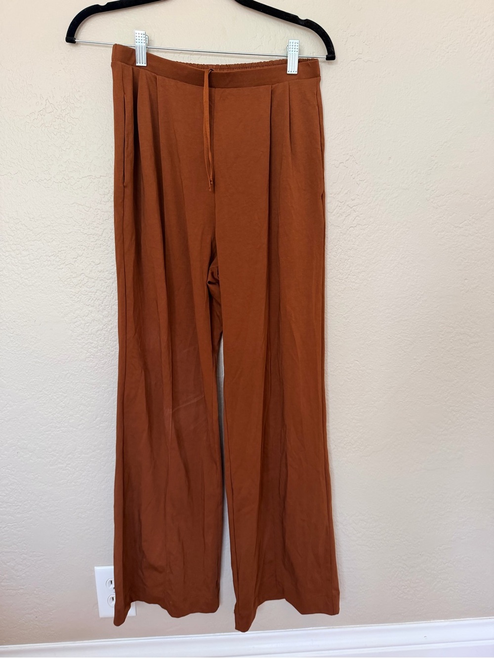 Uniqlo AIRism Rust Brown Wide-Leg Pants
